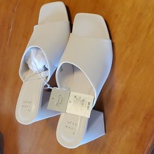 NWT 11 US W a new day  square 3" heel. Memory Foam